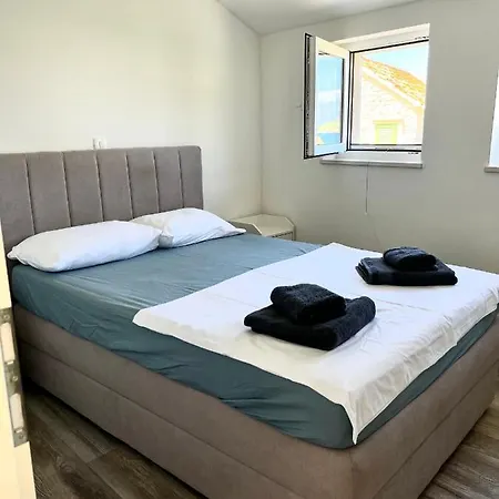 Novo Uredeni Sa Velikom Terasom Apartment *