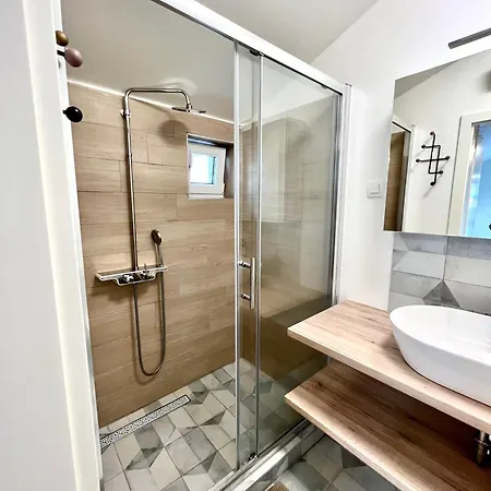 Apartment Novo Uredeni Sa Velikom Terasom